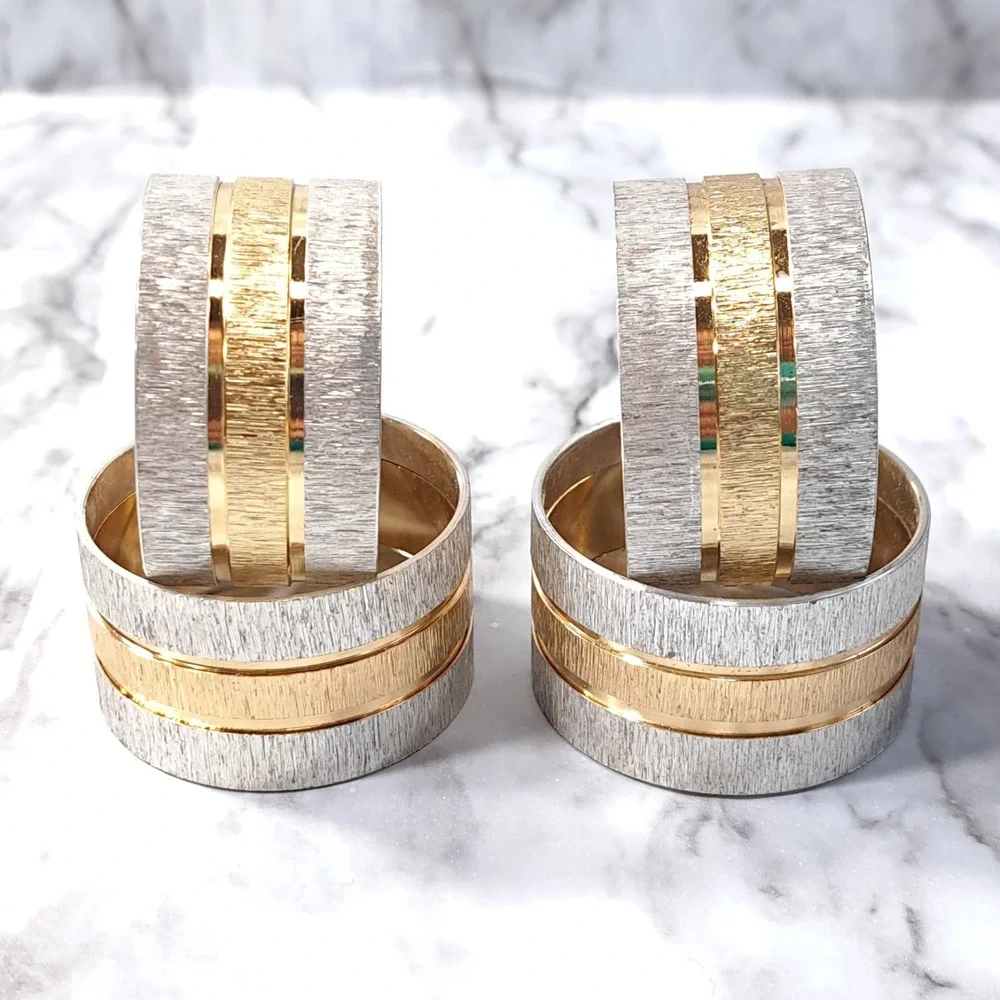 Wm A Rogers (4) Round Silverplate & Polished Brass Napkin Rings‎
